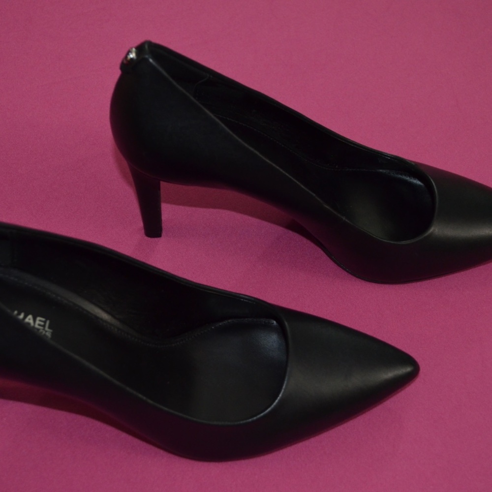 Michael Kors New Dorthy Flex Leather Pump - Picture 3 of 14
